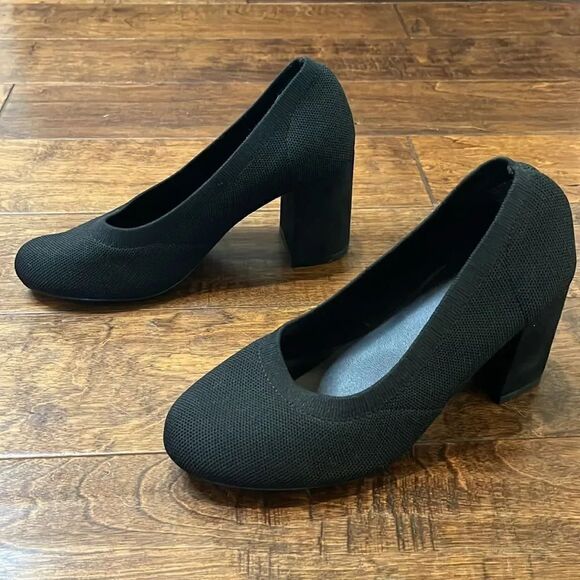 TORRID Black Stretch Knit Pump, size 8.5 WW - Picture 3 of 9